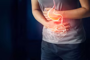 Ăn nhanh, quá nhiều chất béo, đường… là những nguyên nhân khiến cơn đau dạ dày thường xuyên tái phát trong những ngày Tết. Ảnh minh họa: INT