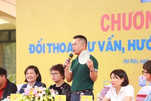 PGS.TS Mai Anh Tuấn - giảng viên Trường Đại học Công nghệ (Đại học Quốc gia Hà Nội) giới thiệu về ngành Vi mạch và bán dẫn.