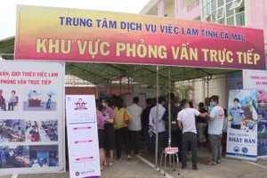 Người dân có nhu cầu đi xuất khẩu lao động nước ngoài nên liên hệ với Trung tâm Dịch vụ việc làm để được tư vấn.