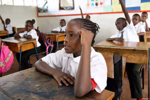 Giáo dục thay đổi cuộc sống của thanh thiếu niên châu Phi.