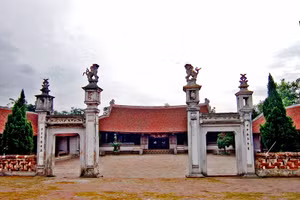 Đình Mông Phụ (Sơn Tây, Hà Nội) - nơi có bia ghi công Đỗ Huy Cảnh (ông nội của Hoàng giáp Đỗ Huy Liêu).