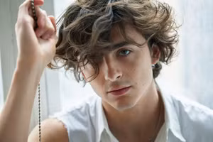 Timothée Chalamet xuất thân trong gia đình có truyền thống nghệ thuật. Ảnh: ITN.