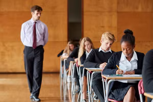 Kết quả thi GCSE tại Anh sẽ tiếp tục giảm do ảnh hưởng từ việc đóng cửa trường học thời Covid-19.