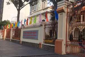 UBND Quận 1 đã ứng dụng công nghệ nhận diện khuôn mặt để hỗ trợ người dân tra cứu tiến độ giải quyết hồ sơ. (Ảnh: H.N)