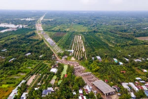 Tuyến cao tốc Cần Thơ - Cà Mau đoạn qua địa bàn tỉnh Hậu Giang đang được đẩy nhanh tiến độ.