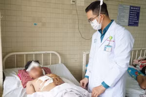 Một học sinh ở Lâm Đồng bị đa chấn thương do nổ pháo gây ra.