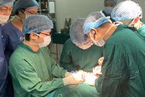 Nhiều cơ sở y tế thu hút không ít bệnh nhân nước ngoài tới khám chữa bệnh và điều trị. Ảnh minh họa 