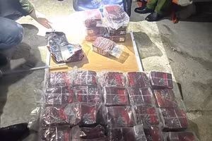 Phát hiện 30kg ma túy được cất giấu trong túi xách và vali đằng sau cốp xe ô tô tại Lạng Sơn.