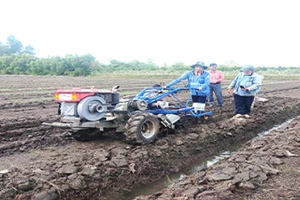 Sản phẩm máy gieo hạt đa năng của nhóm nghiên cứu.