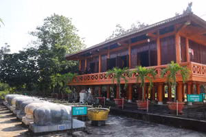 Đền Chín Gian ở xã Châu Kim (huyện Quế Phong, Nghệ An).