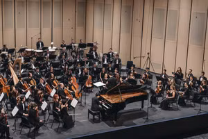 Tài năng piano Nguyễn Việt Trung đã có một đêm diễn đầy cảm xúc với bản Rhapsody trên chủ đề Paganini, Op. 43 của Sergei Rachmaninoff.