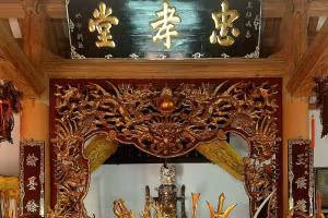 Tại nhà thờ họ Phùng Văn hiện còn lưu giữ một số tư liệu cổ về sự nghiệp của các nhà khoa bảng trong họ.