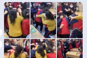 Hình ảnh đánh tập thể đối với nữ sinh tại lớp học Trường THCS Tả Thanh Oai.