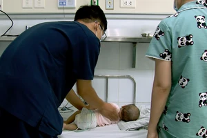 Tại Bệnh viện Bệnh Nhiệt đới Trung ương, một tháng trở lại đây, số ca cúm A vào viện gia tăng nhanh chóng. Ảnh: BVCC