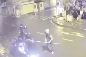 Hình ảnh do camera ghi lại nhóm cướp gây án ở quận Hà Đông vào rạng sáng 14/3.