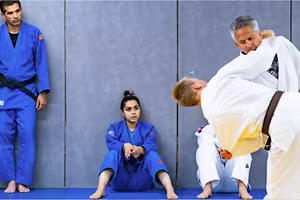 Khalili tập luyện với các thành viên của đội judo Na Uy. Ảnh: Nils Adler/Al Jazeera