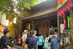 Tour đi bộ nghệ thuật 'Chuyện Đình trong phố' nhằm kể những câu chuyện văn hóa cho những người trực tiếp hoạt động trong lĩnh vực văn hóa, di sản.