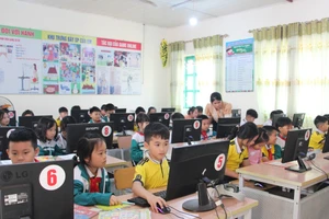 Tiết Tin học của cô trò Trường Tiểu học Him Lam.