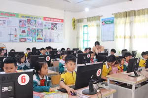 Tiết Tin học của cô trò Trường Tiểu học Him Lam.