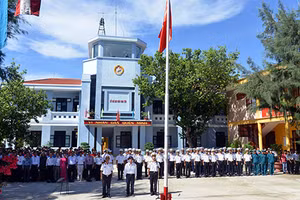 Chào cờ Tổ quốc ở đảo Trường Sa Lớn.