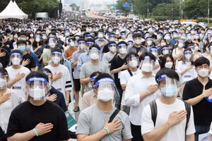 Y bác sĩ Hàn Quốc đình công phản đối tăng chỉ tiêu ngành y trong dịch Covid-19.