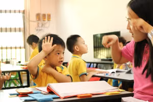 Một tiết học nhận biết chữ cái của trẻ mẫu giáo Malaysia.