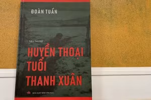 Cuốn sách 'Huyền thoại tuổi thanh xuân' của nhà văn Đoàn Tuấn. Ảnh: NVCC.
