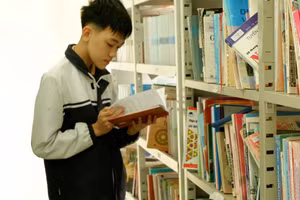 Em Nguyễn Phúc Hưng (trường THPT Chuyên Bắc Kạn) dành nhiều thời gian để đọc sách, tự học thêm