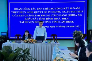 Thứ trưởng Nguyễn Văn Phúc khảo sát tổng kết Nghị quyết 29 tại Lâm Đồng - Ảnh: CTV