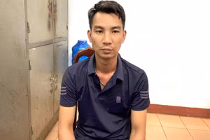 Tài xế Phạm Văn Huân tại cơ quan Công an - Ảnh: SĐ