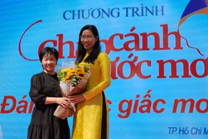 Chương trình "Chắp cánh ước mơ" với chủ đề "Đánh thức giấc mơ của bạn" diễn ra tại Trường THPT Lê Quý Đôn (quận 3, TPHCM).