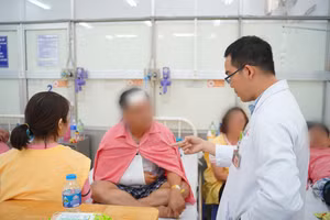 Bệnh viện Chợ Rẫy cho biết, có 6 bệnh nhân đã được xuất viện, 9 bệnh nhân điều trị tích cực, trong đó có bệnh nhân còn hôn mê, xuất huyết não nặng (Ảnh: BVCC)