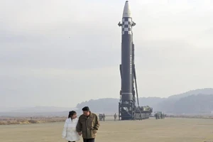 Nhà lãnh đạo Triều Tiên Kim Jong-un và con gái.