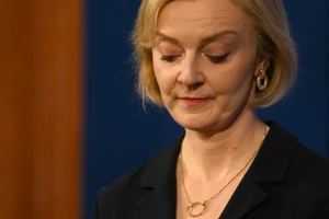 Thủ tướng Anh Liz Truss tuyên bố từ chức.