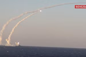 Tên lửa hành trình được phóng từ chiến hạm Nga.