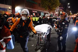 Lực lượng cứu hộ tại hiện trường.