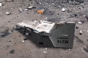 Bức ảnh cho thấy mảnh vỡ của một vật mà Kiev cho là từ UAV Shahed của Iran bị bắn rơi gần Kupyansk.