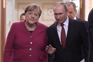 Tổng thống Nga Putin và cựu Thủ tướng Đức Angela Merkel.