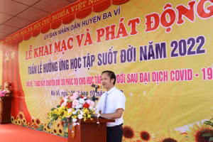 Phó Chủ tịch UBND huyện Ba Vì Nguyễn Đức Anh phát biểu khai mạc và phát động tuần lễ hưởng ứng học tập suốt đời năm 2022.