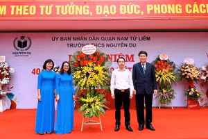 Trường THCS Nguyễn Du - Nam Từ Liêm được nhận Bằng khen của UBND TP Hà Nội do có nhiều thành tích trong năm học 2021-2022.