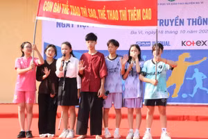 Các em học sinh tham gia các hoạt động trong ngày hội thể thao với tinh thần chủ động, sáng tạo.