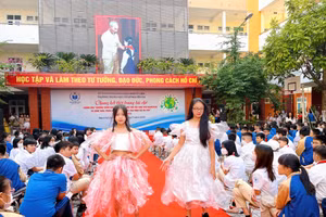 Từng bộ trang phục đều mang thông điệp về bảo vệ môi trường.