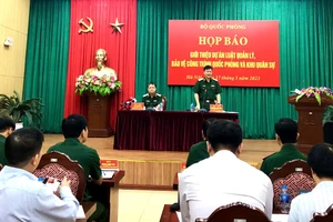 Quang cảnh buổi họp báo.