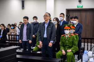 Các bị cáo tại phiên tòa xét xử.