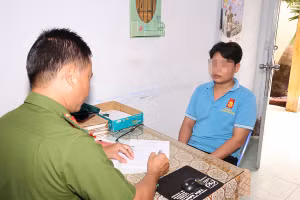 Cơ quan công an làm việc với Lý Thành Khoa.