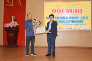 Người đàn ông dũng cảm cứu 2 trẻ em khỏi đuối nước