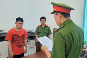 Cơ quan công an thi hành các quyết định tố tụng đối với Nguyễn Quốc Huy.