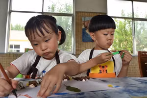 Điều quan trọng là phụ huynh và giáo viên cần khen và chê đúng. Ảnh minh họa.