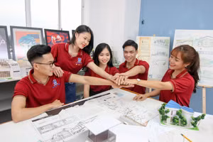 Sinh viên Trường ĐH Nguyễn Tất Thành học nhóm. Ảnh: NTCC