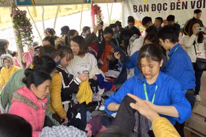 “Gian hàng 0 đồng” của đoàn sinh viên tình nguyện Học viện Nông nghiệp Việt Nam tại xã Tiền Phong (Đà Bắc, Hòa Bình). Ảnh: NTCC